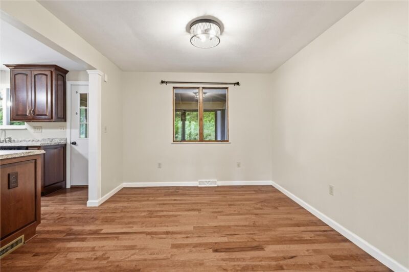 130 Beale Rd — photo 8