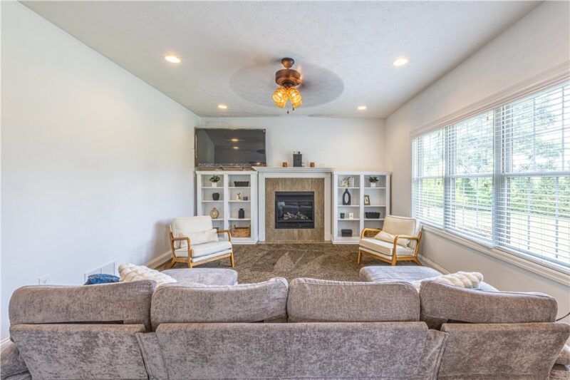 1104 Cross Creek Dr — photo 4
