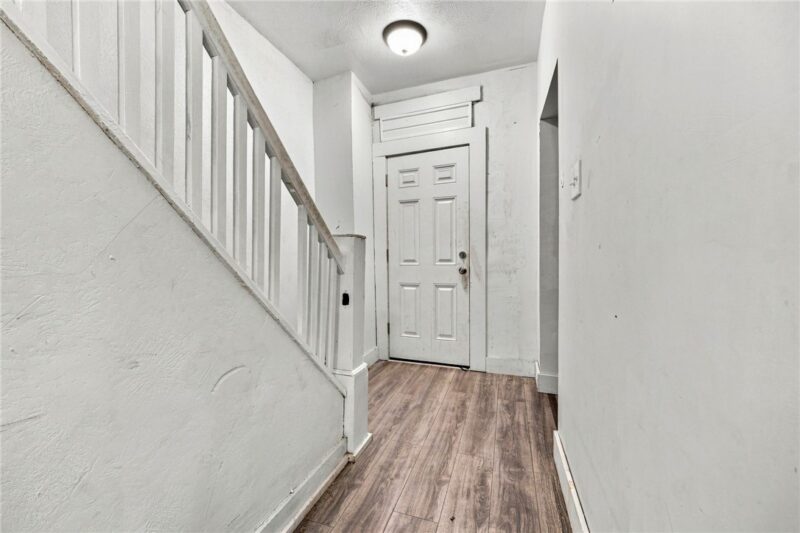 1231 Grotto St — photo 3