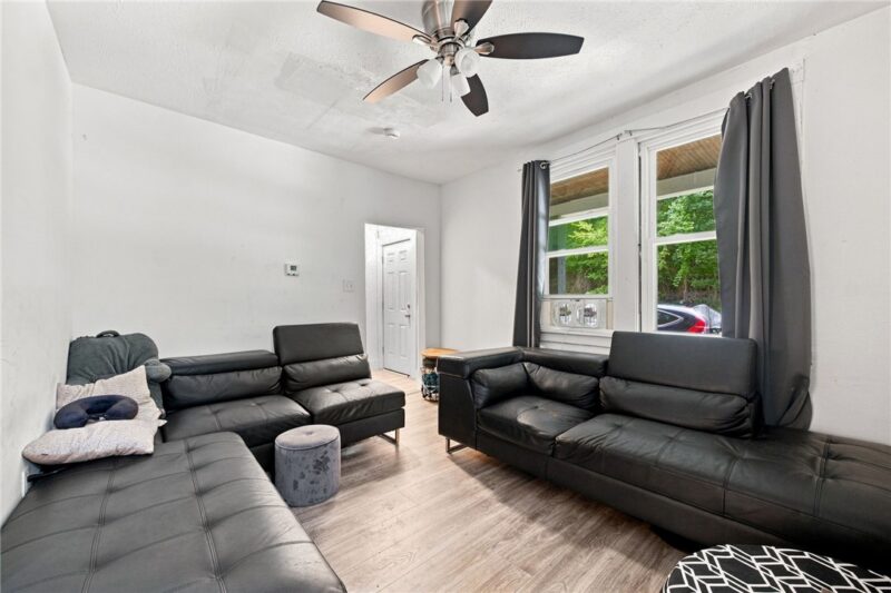 1231 Grotto St — photo 5