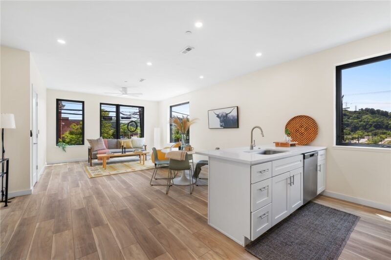125 Hazelwood Ave 201 — photo 3