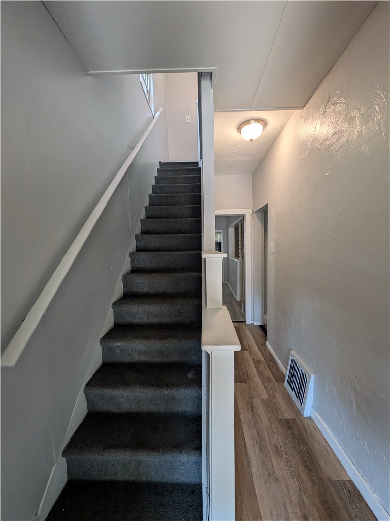 104 Fulton Pl — photo 3