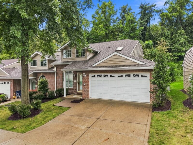 580 Newport Dr — photo 2