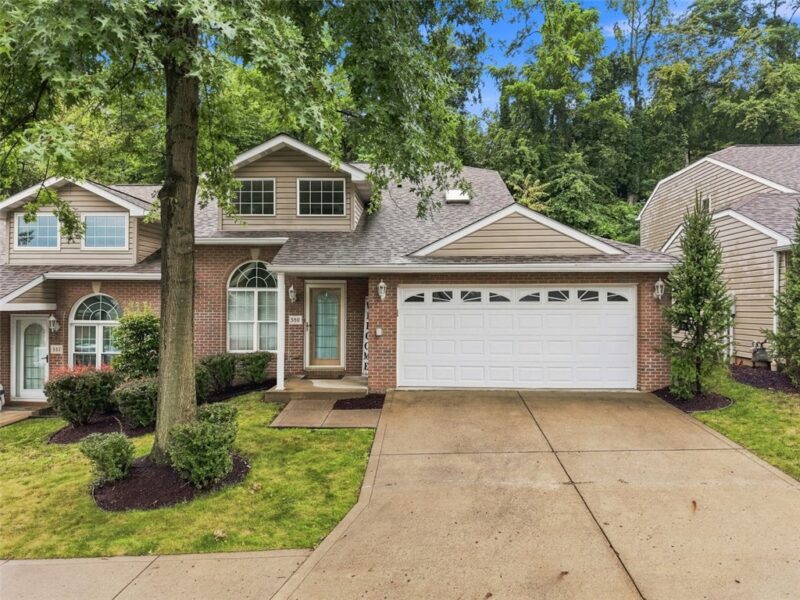 580 Newport Dr — photo 3