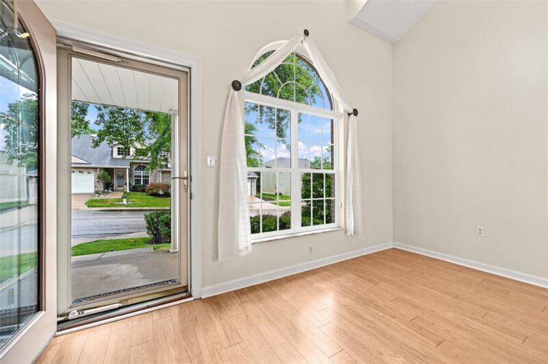 580 Newport Dr — photo 5