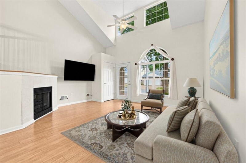 580 Newport Dr — photo 6