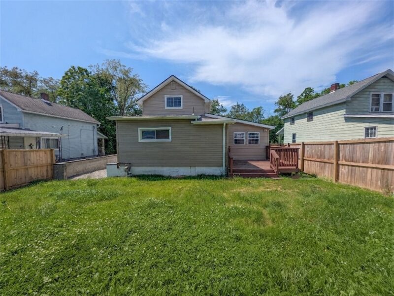 31 Augusta Ave — photo 3