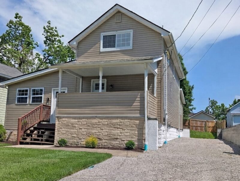 31 Augusta Ave — photo 4