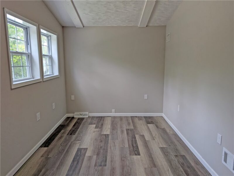 31 Augusta Ave — photo 5