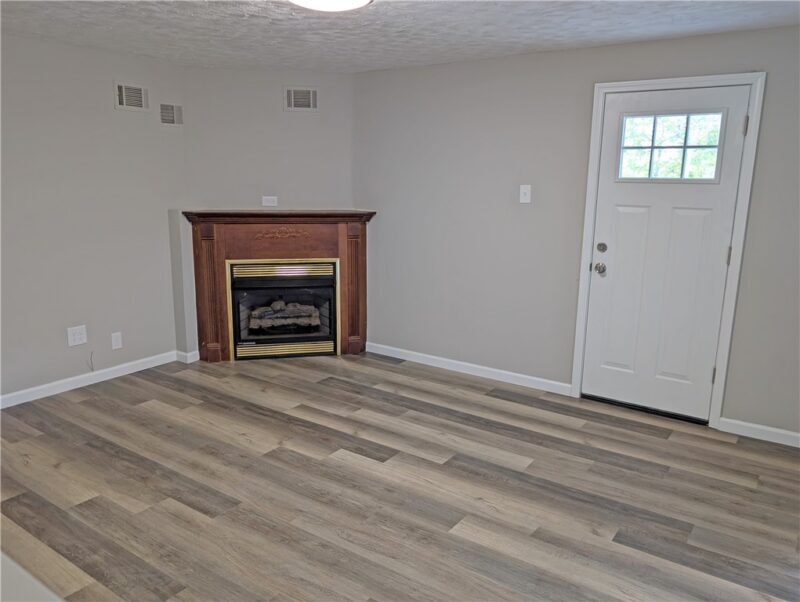 31 Augusta Ave — photo 6
