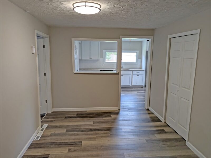 31 Augusta Ave — photo 7