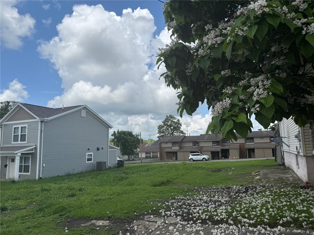 42 Whiteman Ave — photo 1