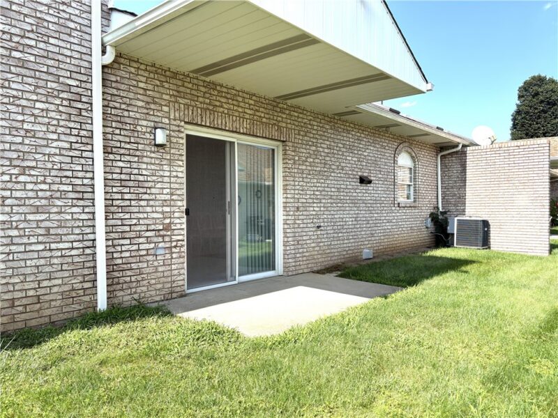 2750 Iowa Dr 25 — photo 2