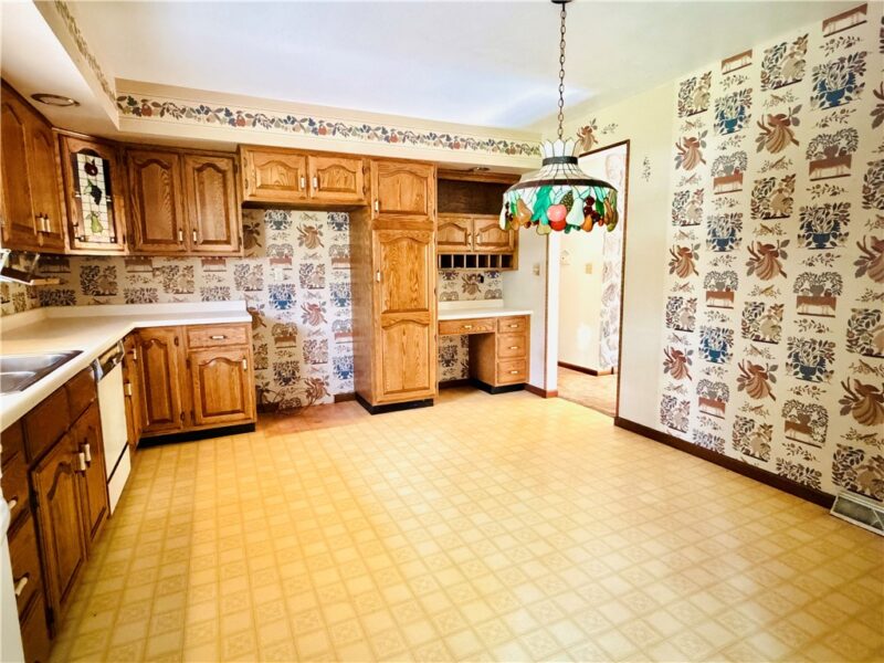 225 E End Rd — photo 7