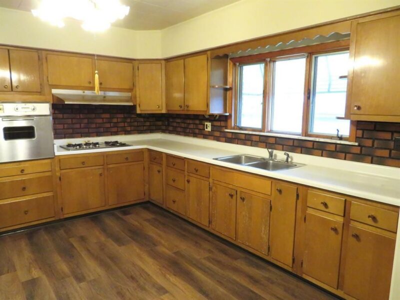 1707 Lenz Ave — photo 6