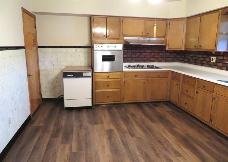 1707 Lenz Ave — photo 7