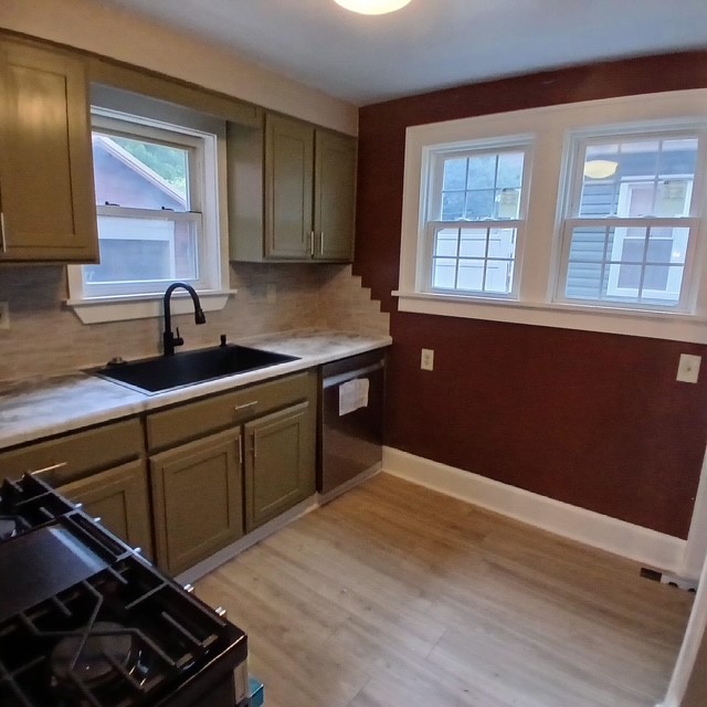 110 W Garfield Ave — photo 8