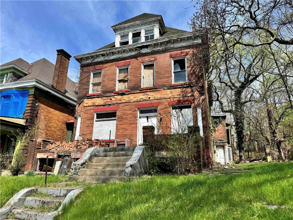 717 Hill Ave — photo 1