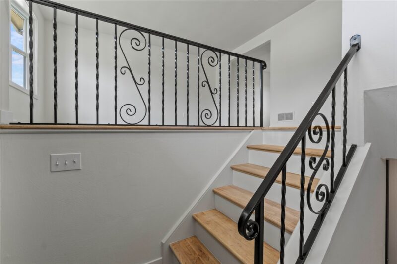 533 Elmview Dr — photo 2