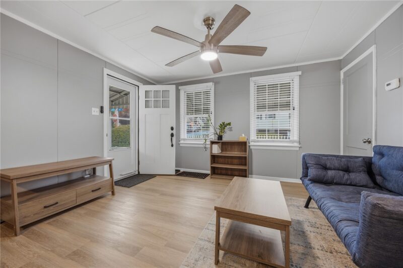 2101 Wesley St — photo 3