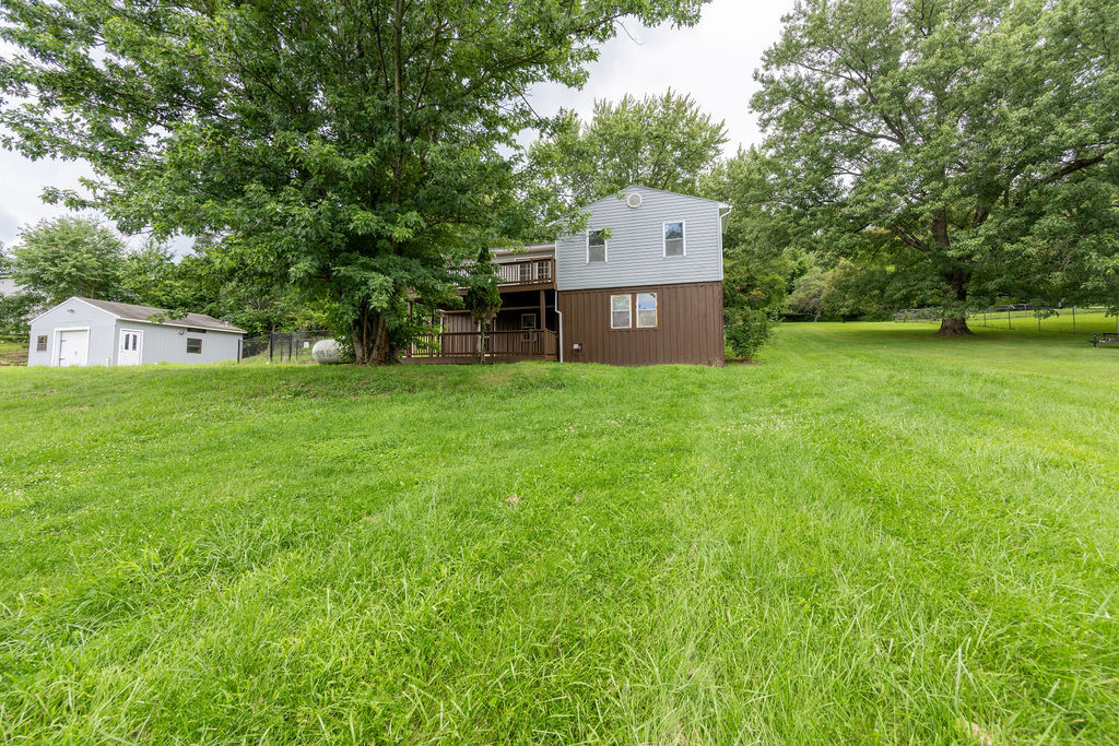 208 McCleary ROAD — photo 1