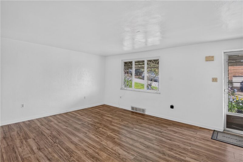 208 Tyrol Dr — photo 4