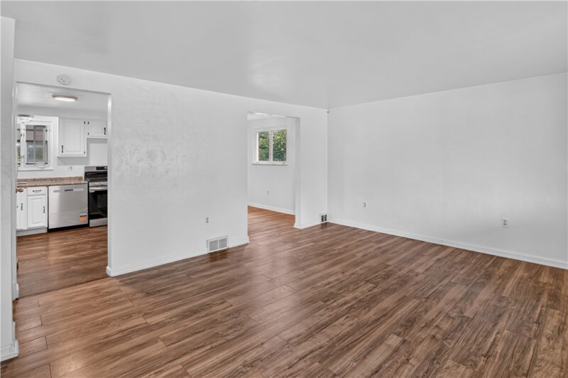 208 Tyrol Dr — photo 5