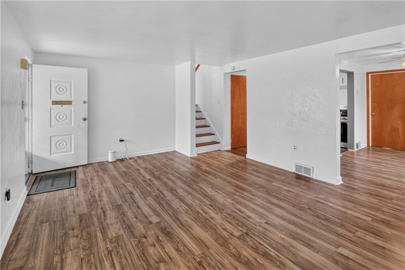 208 Tyrol Dr — photo 6
