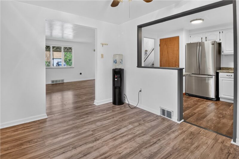 208 Tyrol Dr — photo 7