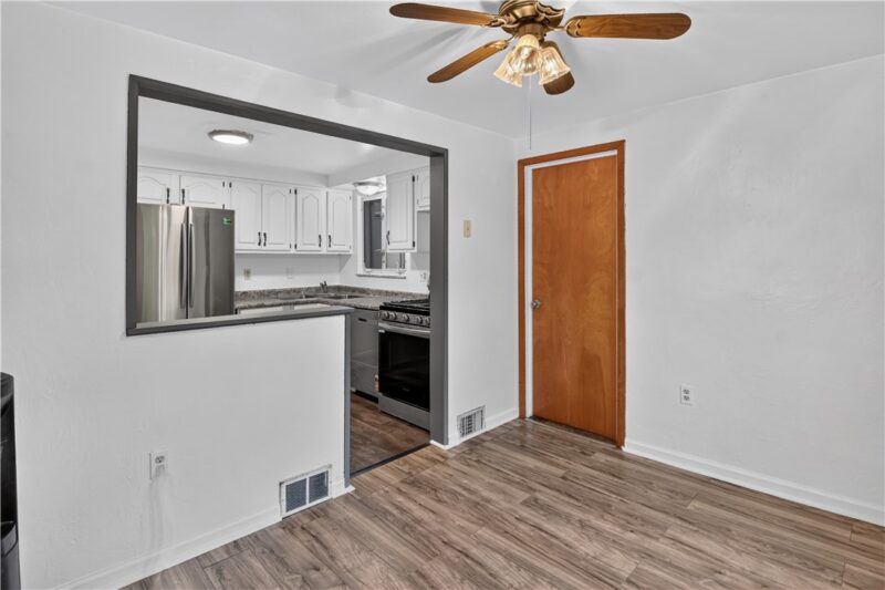 208 Tyrol Dr — photo 8