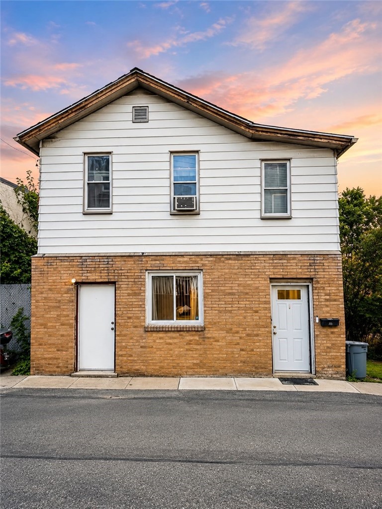 121 Center Ave