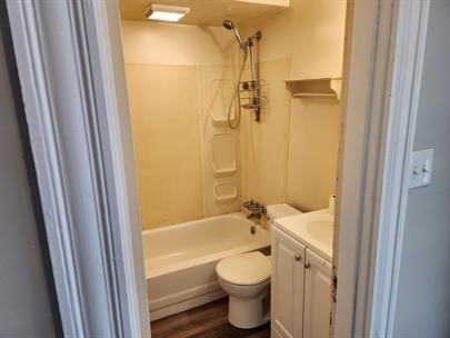 556 Middle Ave — photo 5