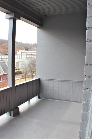 556 Middle Ave — photo 7