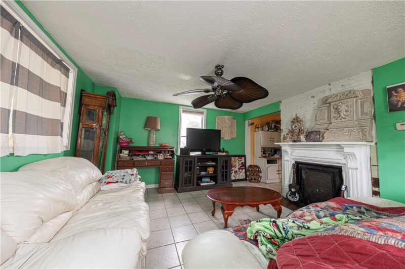 1362 E Maiden St — photo 2