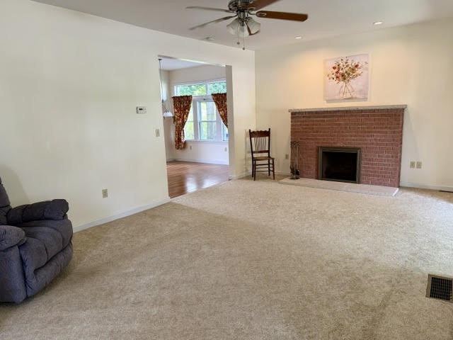 301 Clinton St — photo 2