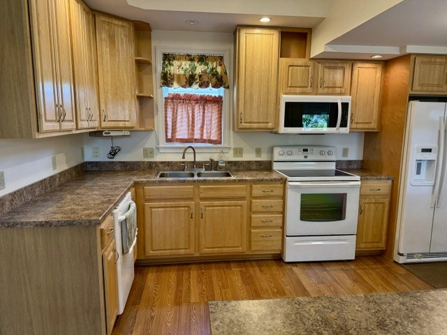 301 Clinton St — photo 3