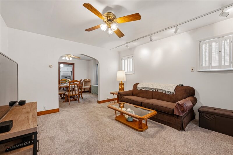 947 Center Ave — photo 5