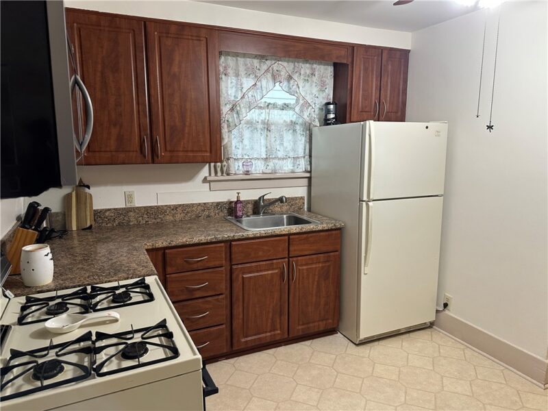 375 Wengler Ave — photo 6