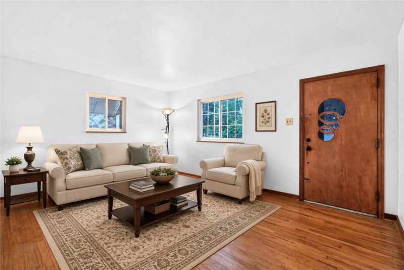 223 Montana St — photo 3