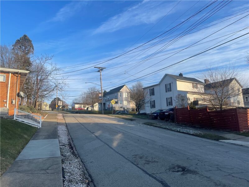 339 Maple Ave — photo 3