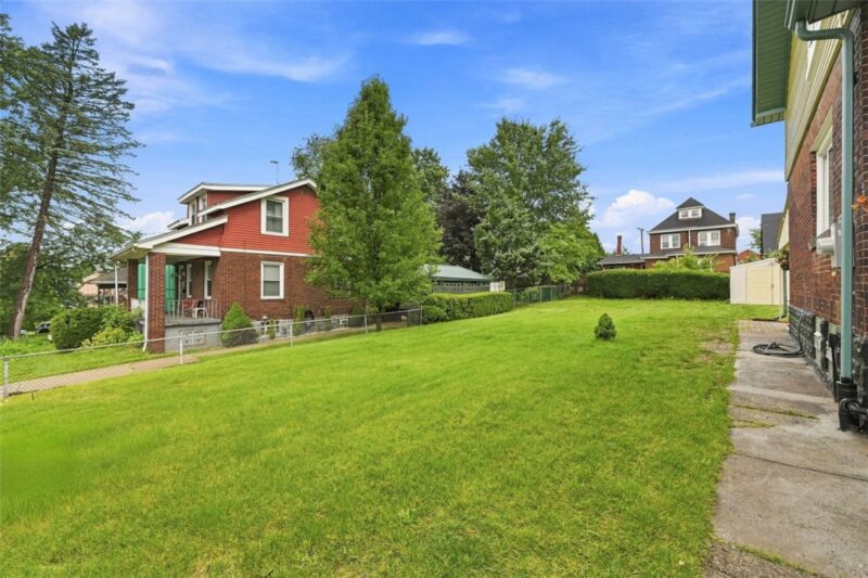 1221 Pocono St — photo 3