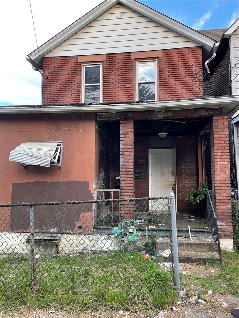 805 Oak St — photo 1