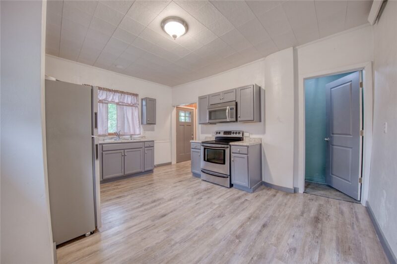 214 Freeport Street — photo 6
