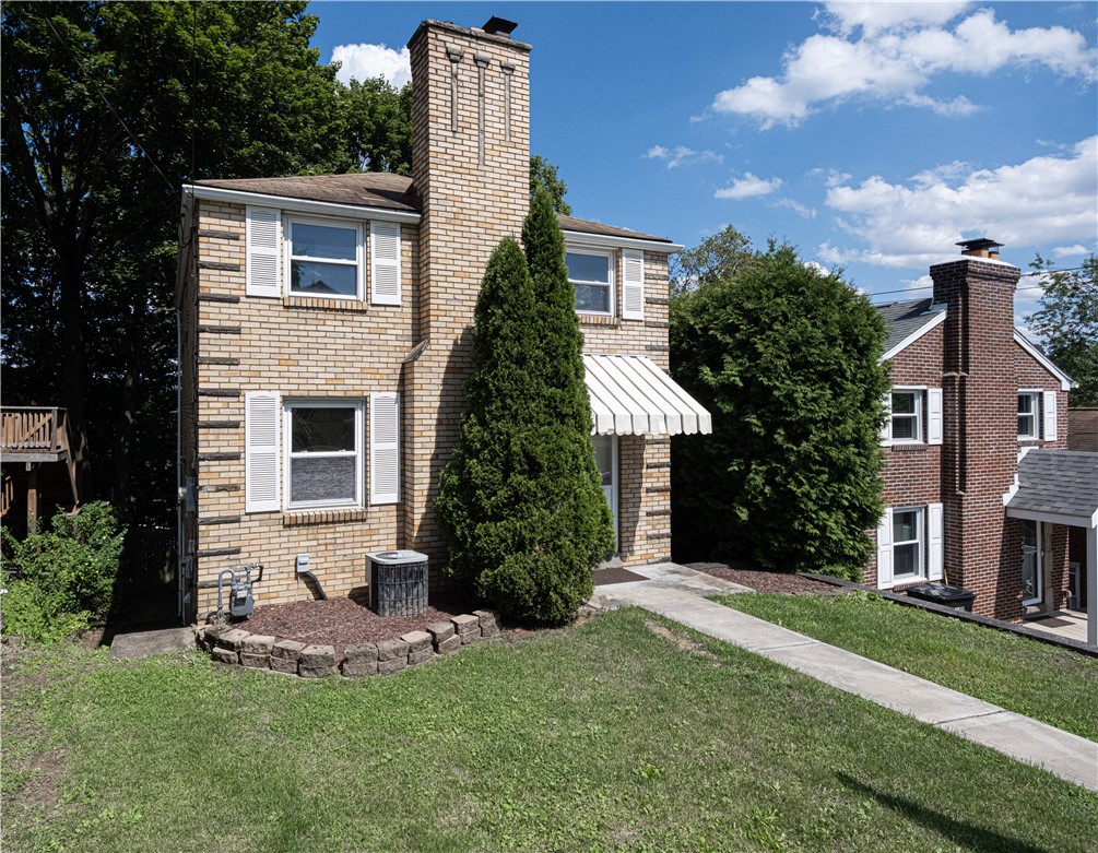 36 Hempstead Ave. — photo 1