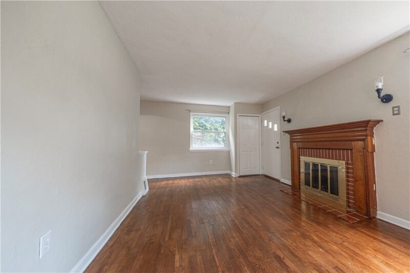 36 Hempstead Ave. — photo 4