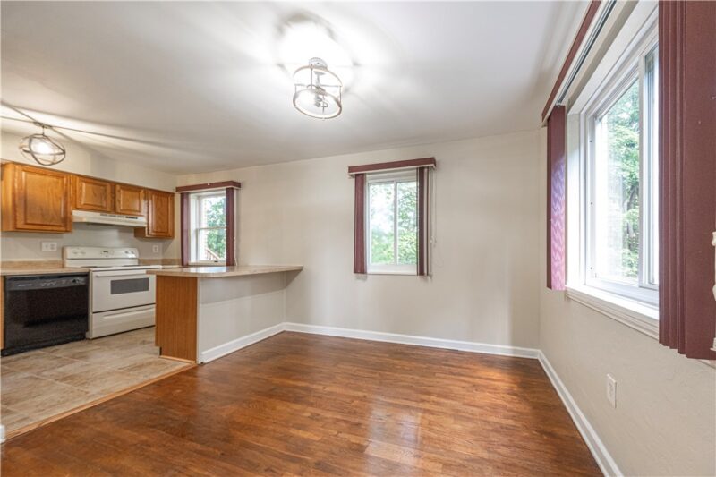 36 Hempstead Ave. — photo 6