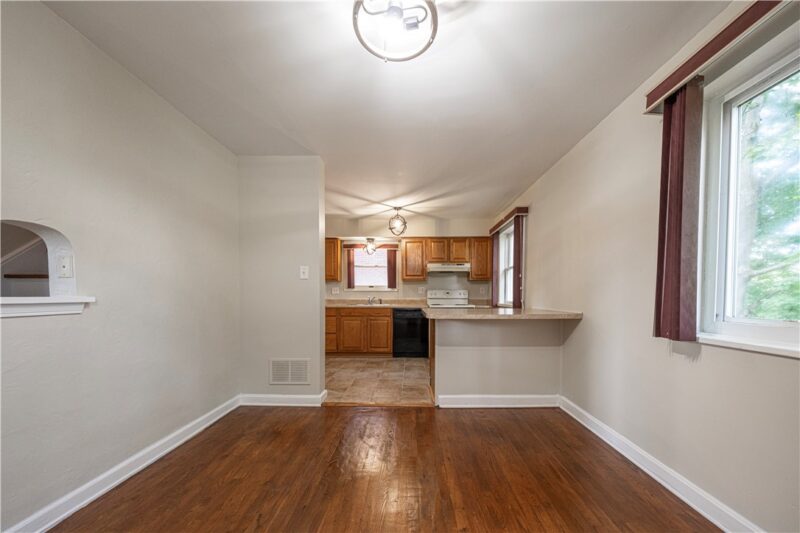 36 Hempstead Ave. — photo 7