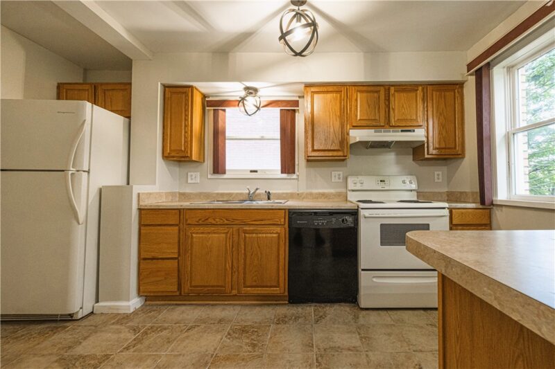 36 Hempstead Ave. — photo 8