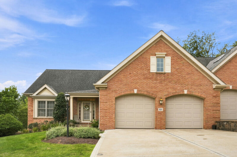 921 Red Oak DRIVE