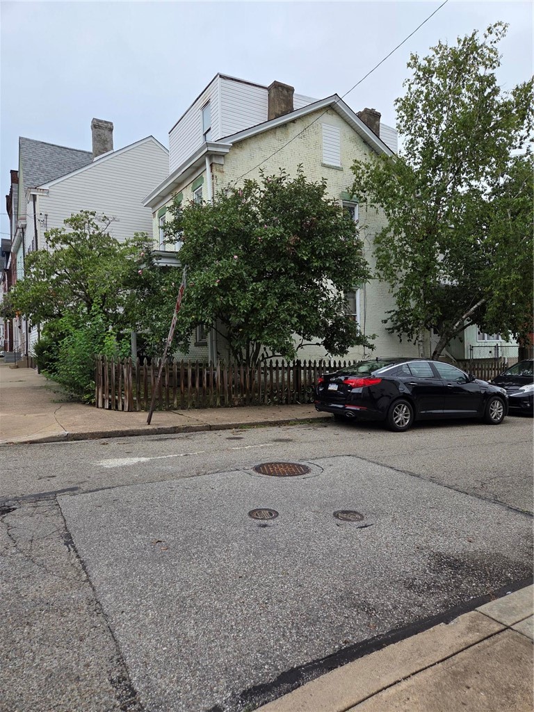617 Edmond Street — photo 2